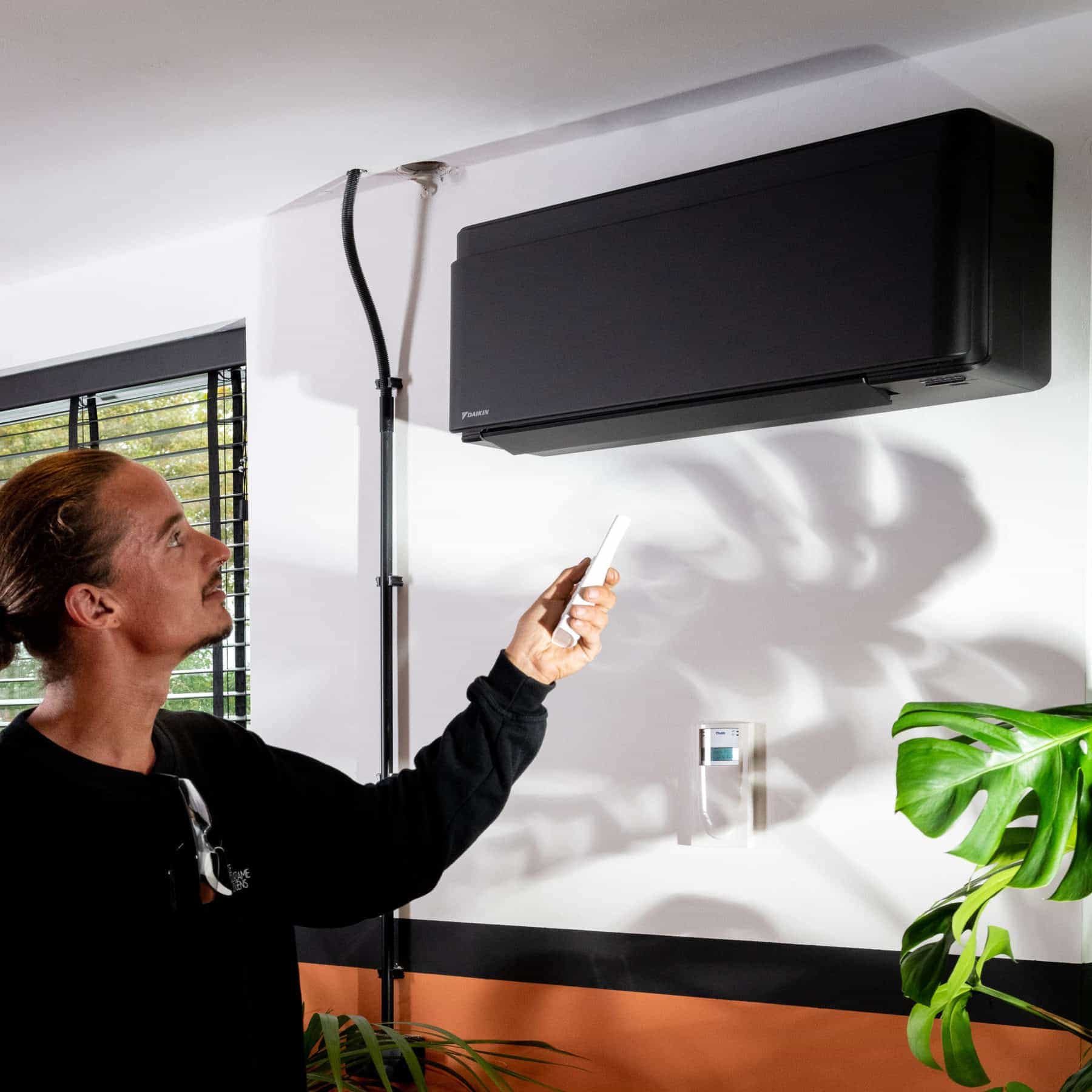 klant bedient airco in Kerkrade