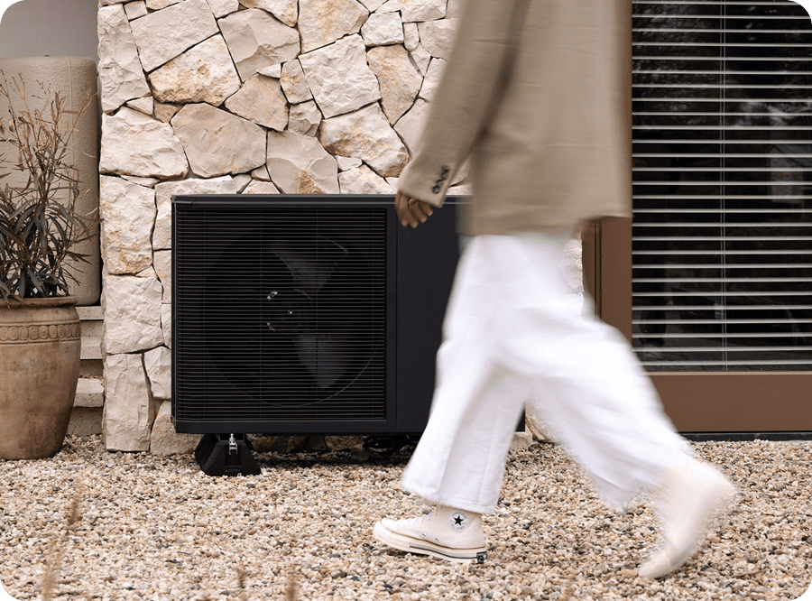 klant met nieuw geinstalleerde airco in Gennep