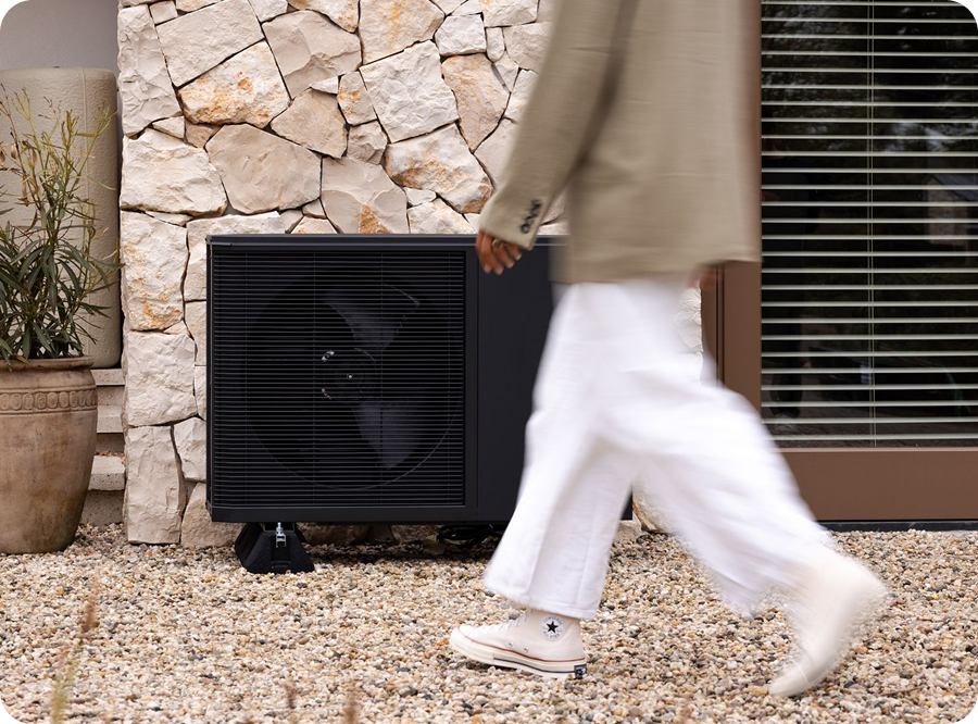 klant met nieuw geinstalleerde airco in sittard