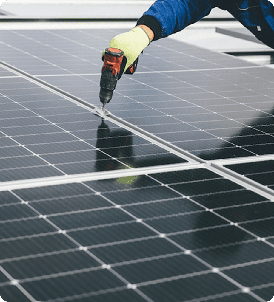 zonnepanelen installeur in Venray aan het werk